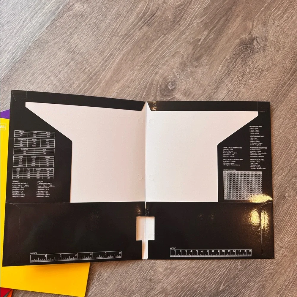 Staples Pocket Folders Set of 6 NEW 4